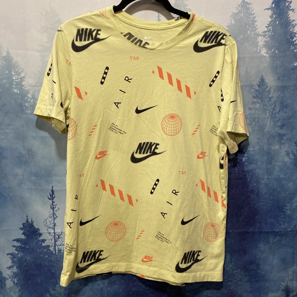 Nike Tee Patterned Swoosh Short Sleeve T-Shirt - Men's Medium